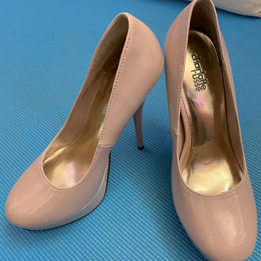 Patent Nude Pumps in Size 7. Nude Heels.